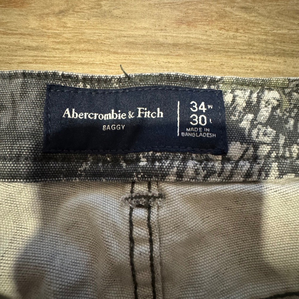 Abercrombie & Fitch Baggy Realtree Camo Cut Off Shorts Mens 34 Wood Carpenter - Picture 2 of 5